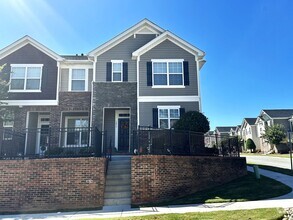 Building Photo - End Unit Townhome!