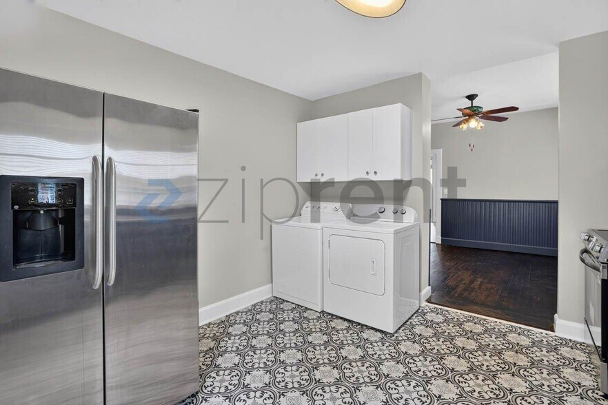 Building Photo - Unit
