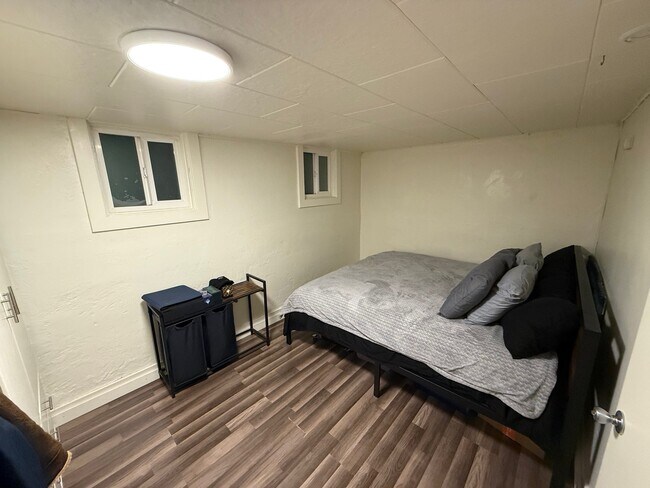 Building Photo - 1067 S 400 E