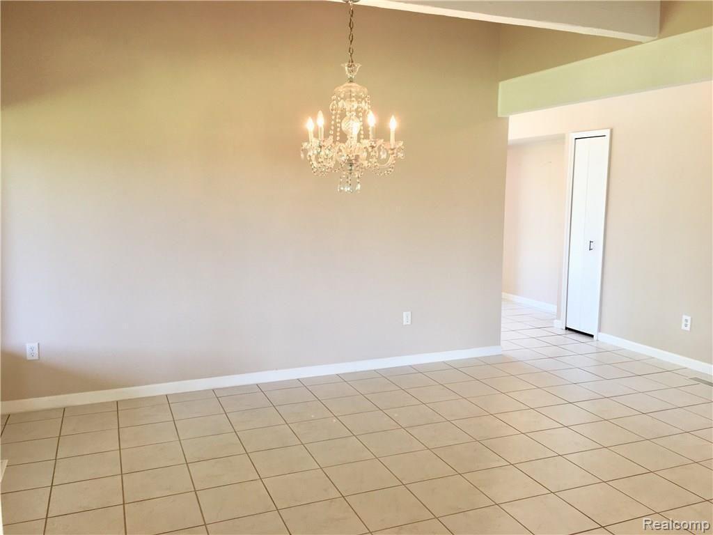 Building Photo - 1829 Golf Ridge Dr