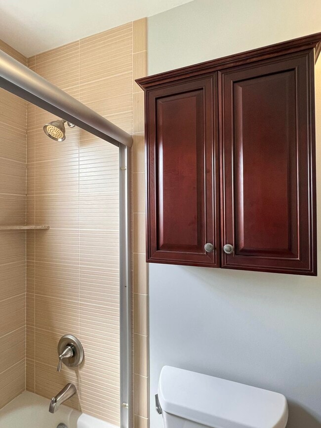 Building Photo - 698 Normandy Ln