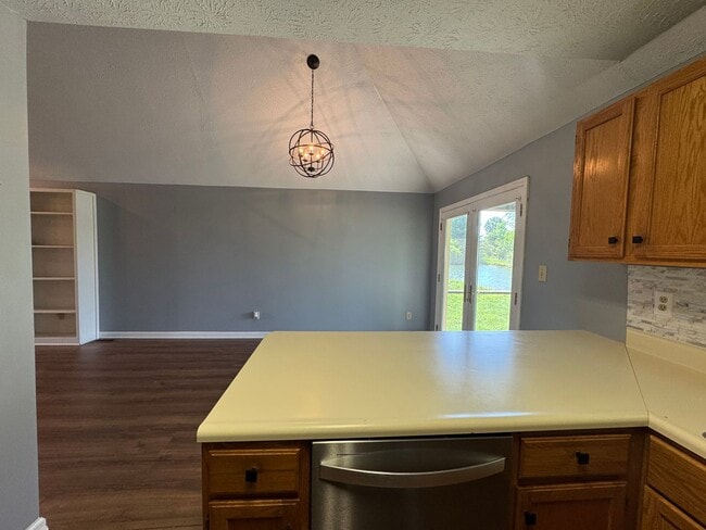 Building Photo - 1049 Mustang Ct