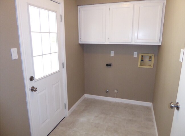 Building Photo - 21311 Park Mt Dr