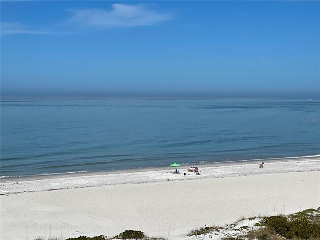 Building Photo - 1329 Royal Palm Dr S