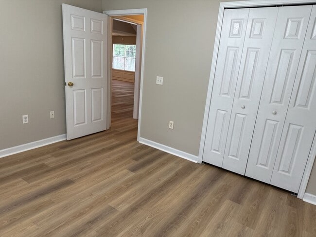Building Photo - 247 Laurel Hill Cir