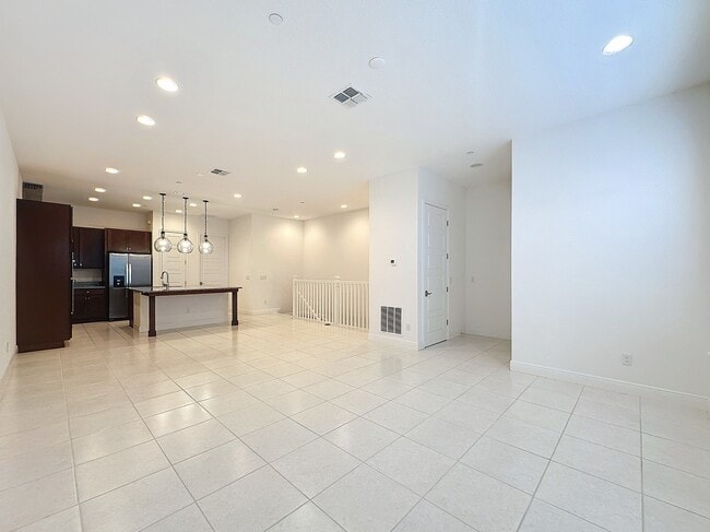 Building Photo - 10090 Sunnifa Aly