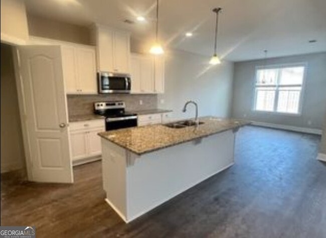 Building Photo - 135 Sams Dr