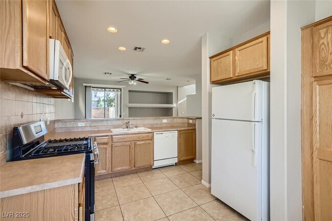 Building Photo - 648 W Vincents Dream Ave