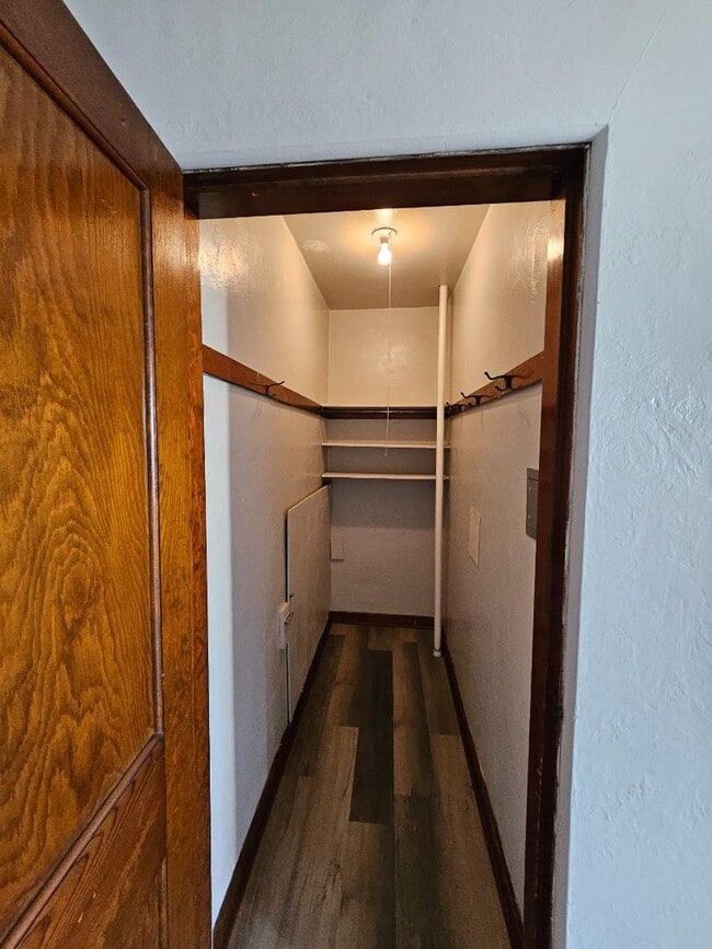 Building Photo - 1525 University Ave