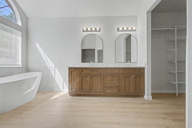 Building Photo - 4351 Palmer Plantation Dr