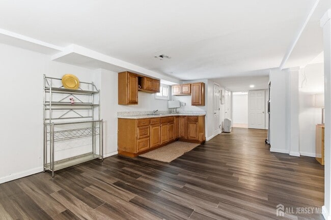 Building Photo - 219 Plainfield Rd