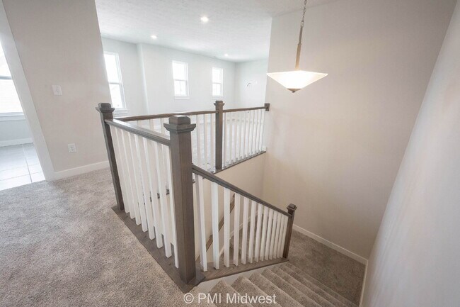 Building Photo - "Spacious 5-Bedroom Retreat with 2.5 Baths...