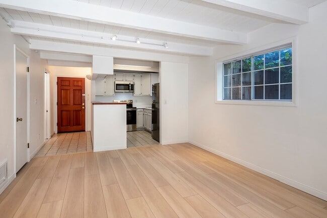 Building Photo - 2 BED/1.5 BATH ON THE MESA!!!
