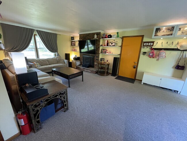 Building Photo - 1708 Howlett Ln