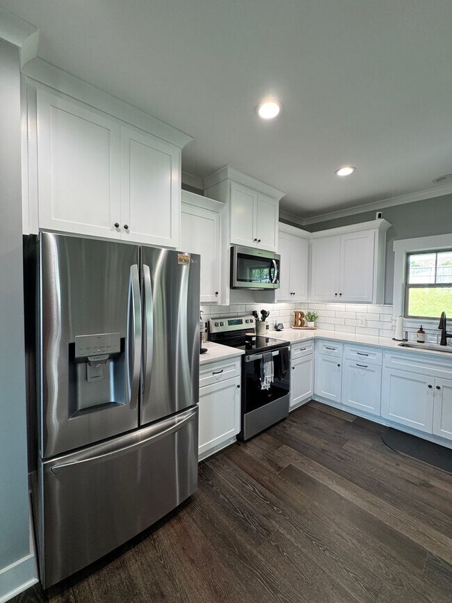 Building Photo - Move in Incentive!