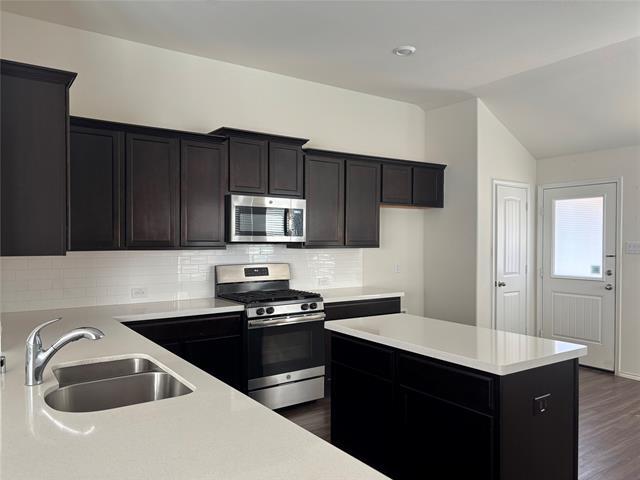 Building Photo - 2105 Alamandine Ave