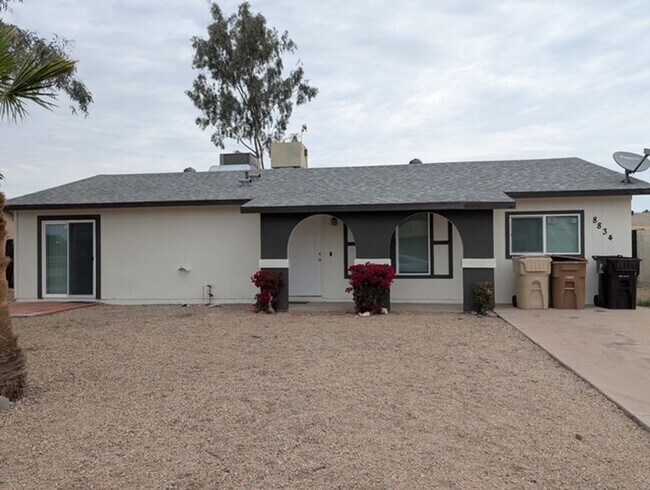 Building Photo - Newly Renovated 4 Bedroom 2 Bath Home In Great Peoria Location