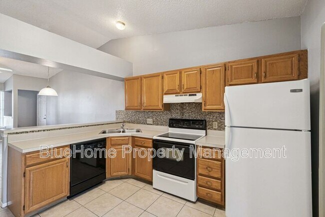 Building Photo - 5461 Lake Margaret Dr