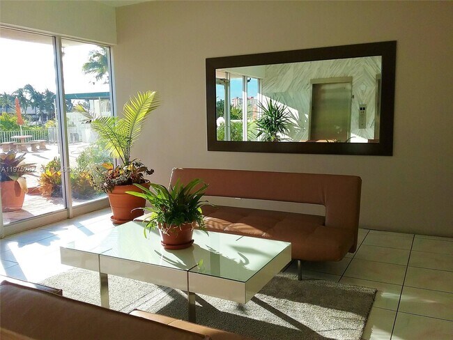 Building Photo - 401 Golden Isles Dr