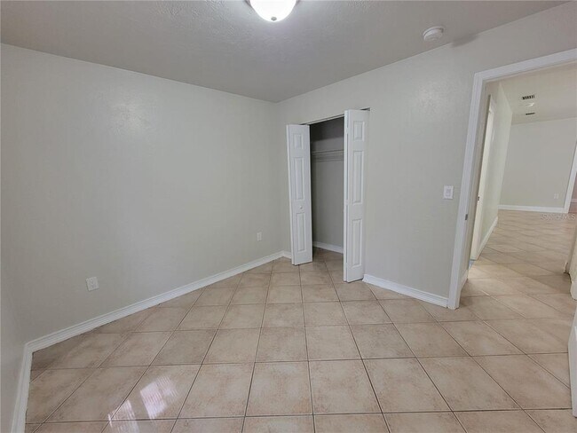 Building Photo - 6961 SE 55th Pl