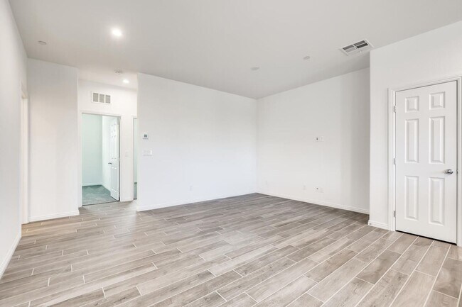 Building Photo - 2020-Built 3 Bedroom Beauty in the Heart of Henderson!