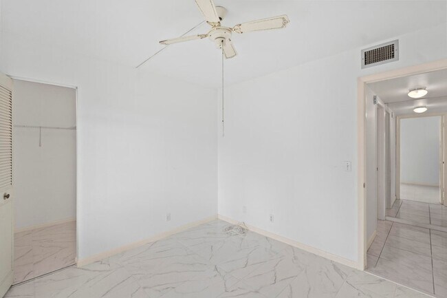 Building Photo - 441 Pine Glen Ln