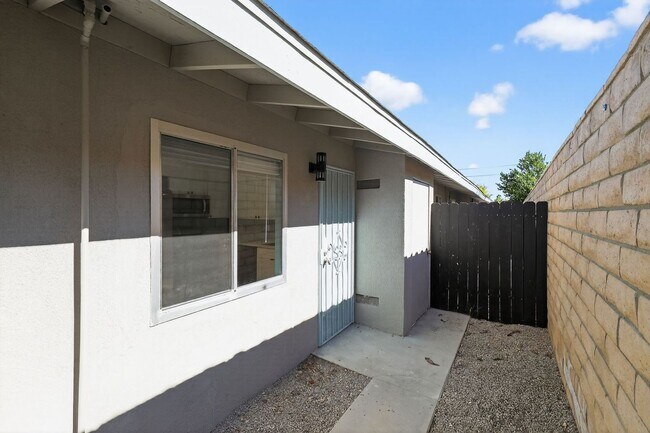 Building Photo - 44440 Acacia Dr