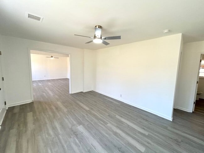 Building Photo - Coming Soon-2/5/26!- Charming 3- bedroom home with a move in special!