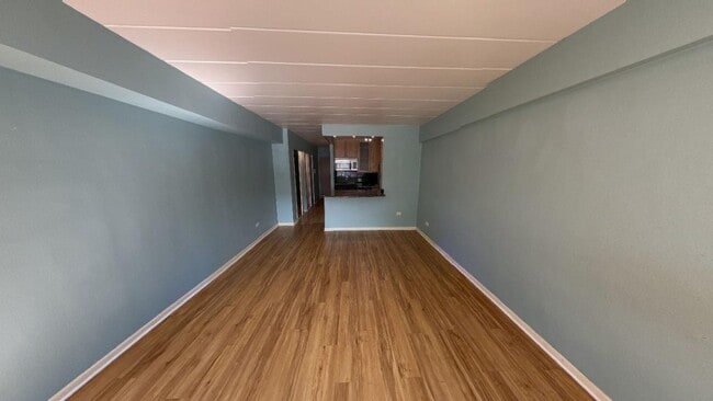 Building Photo - 5616 N Kenmore Ave