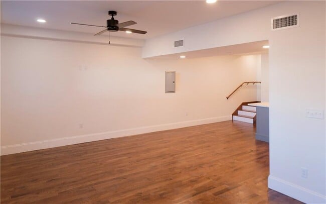 Building Photo - 15 Cranston Ave