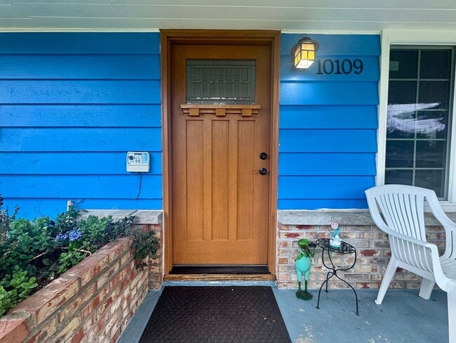 Building Photo - Charming 3-Bedroom Home in Lakewood with Spacious Yard & Modern Comforts