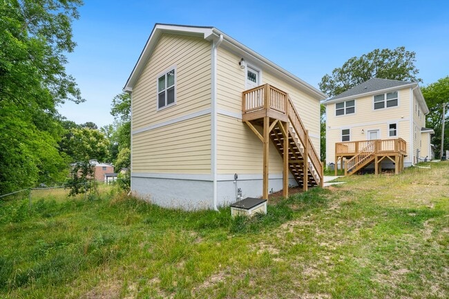 Building Photo - Applications Pending: FIRST MONTH FREE! Beautiful 3bd/2.5ba Two-Story Home Built in 2021 Just 2 M...