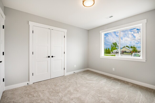 Building Photo - 1517 Hovel Rd