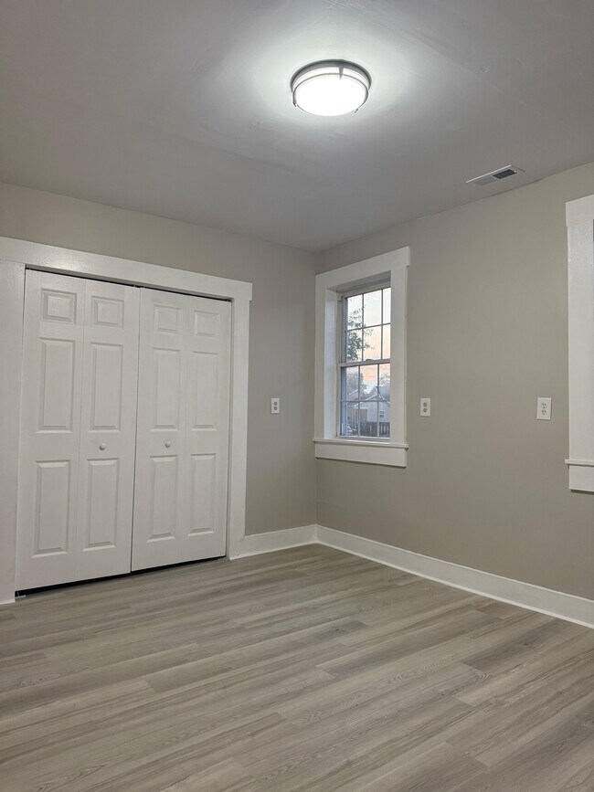 Building Photo - 720 S Apperson Way
