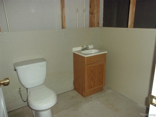 Building Photo - 21749 Lincoln Dr