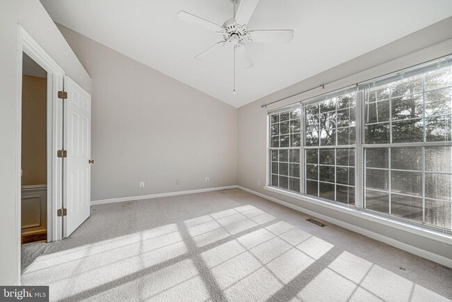 Building Photo - 329 Barnfield Square NE