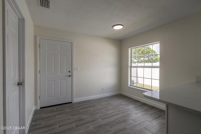 Building Photo - 1431 Victory Palm Dr