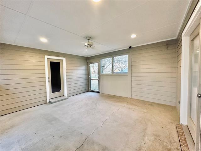 Building Photo - 1924 Countryside Dr