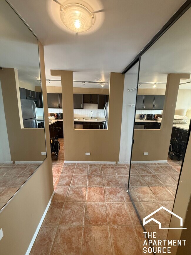 Building Photo - 2754 N Hampden Ct