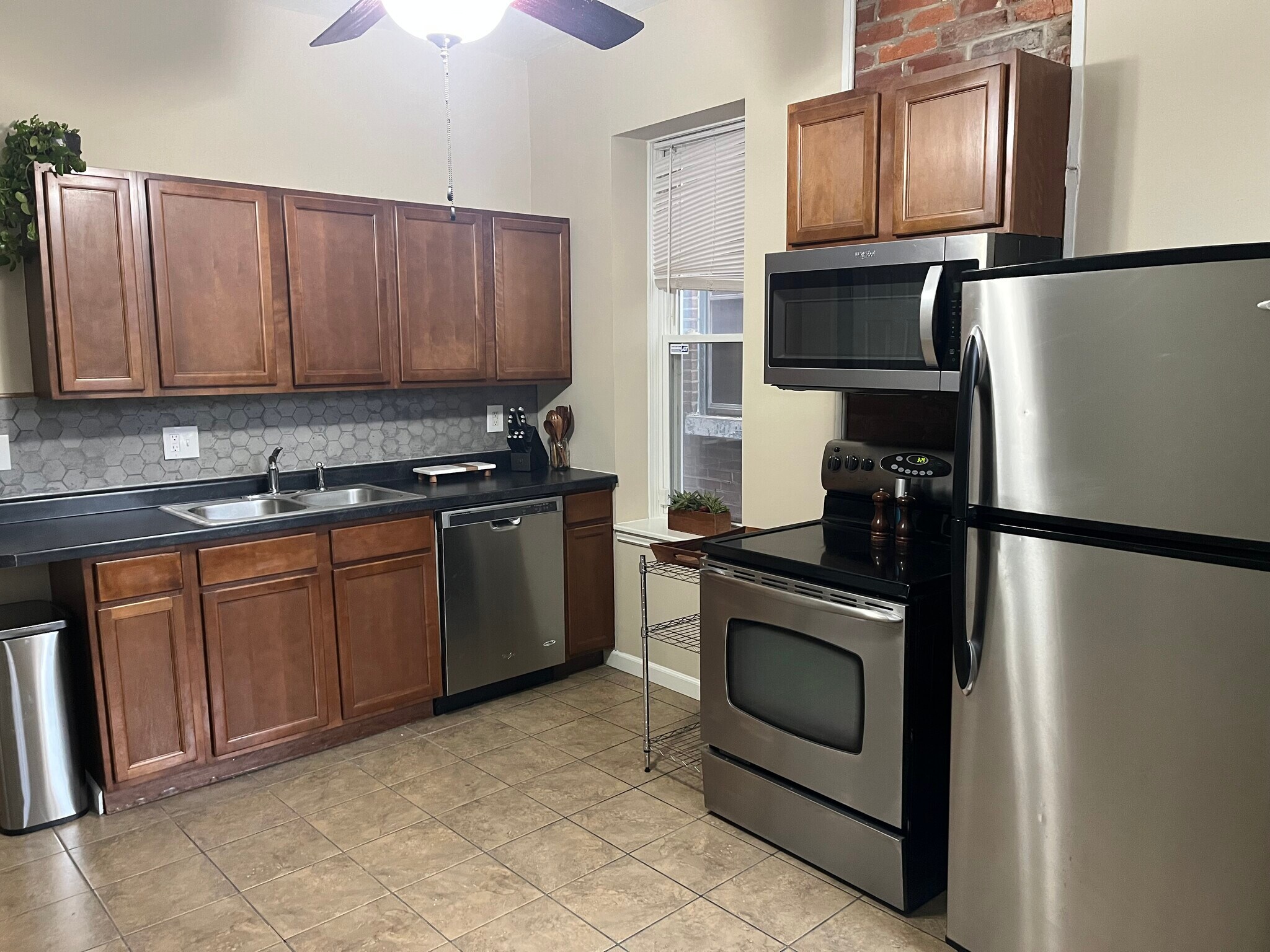 Updated kitchen - 2730 Ann Ave