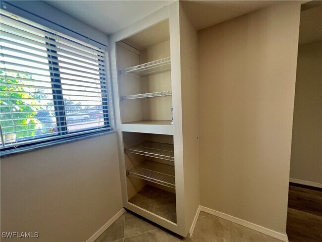 Building Photo - 423 Cape Coral Pkwy W