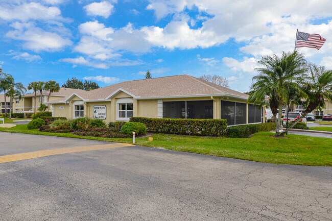 Building Photo - 1540 SE Royal Green Cir