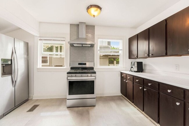 Building Photo - STUNNING, Bright Capital Hill Home