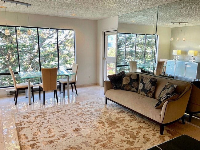 Building Photo - Designer Living in Waterfront Furnished Condo