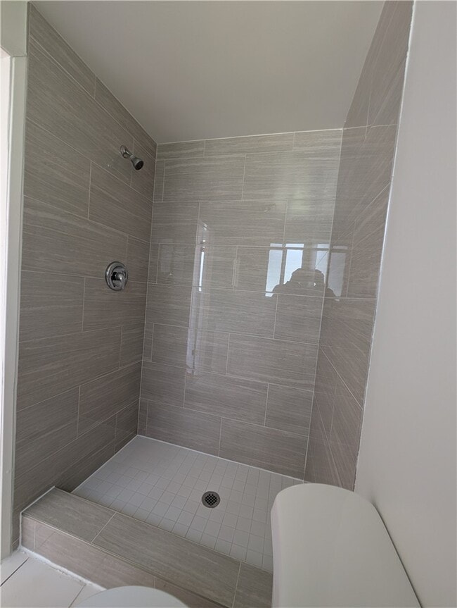 Building Photo - 665 W Altadena Dr