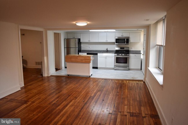 Building Photo - 900 Valley Rd