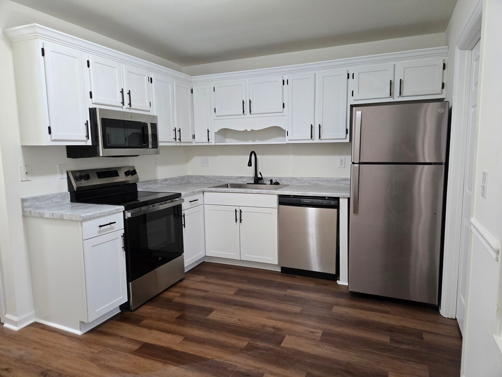 Building Photo - 1915 Tropicana Rd