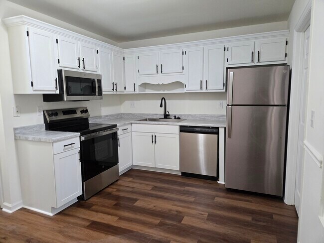 Building Photo - 1915 Tropicana Rd