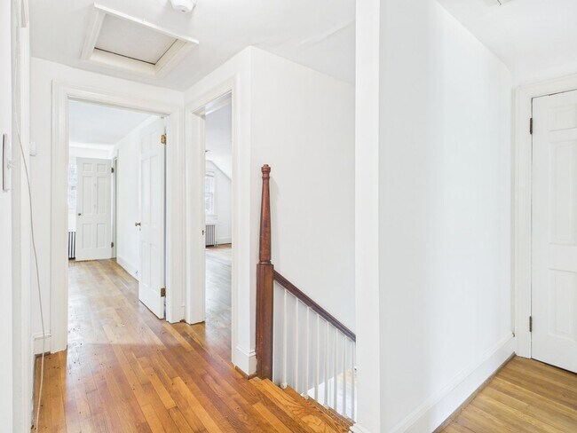 Building Photo - 2253 Brookwood Rd