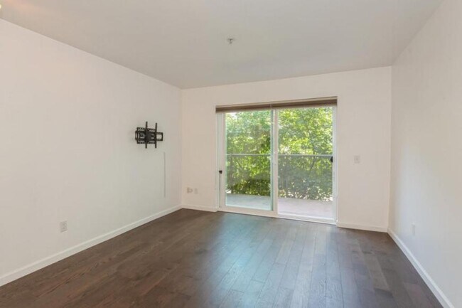 Building Photo - 1 bedroom in Seattle WA 98109
